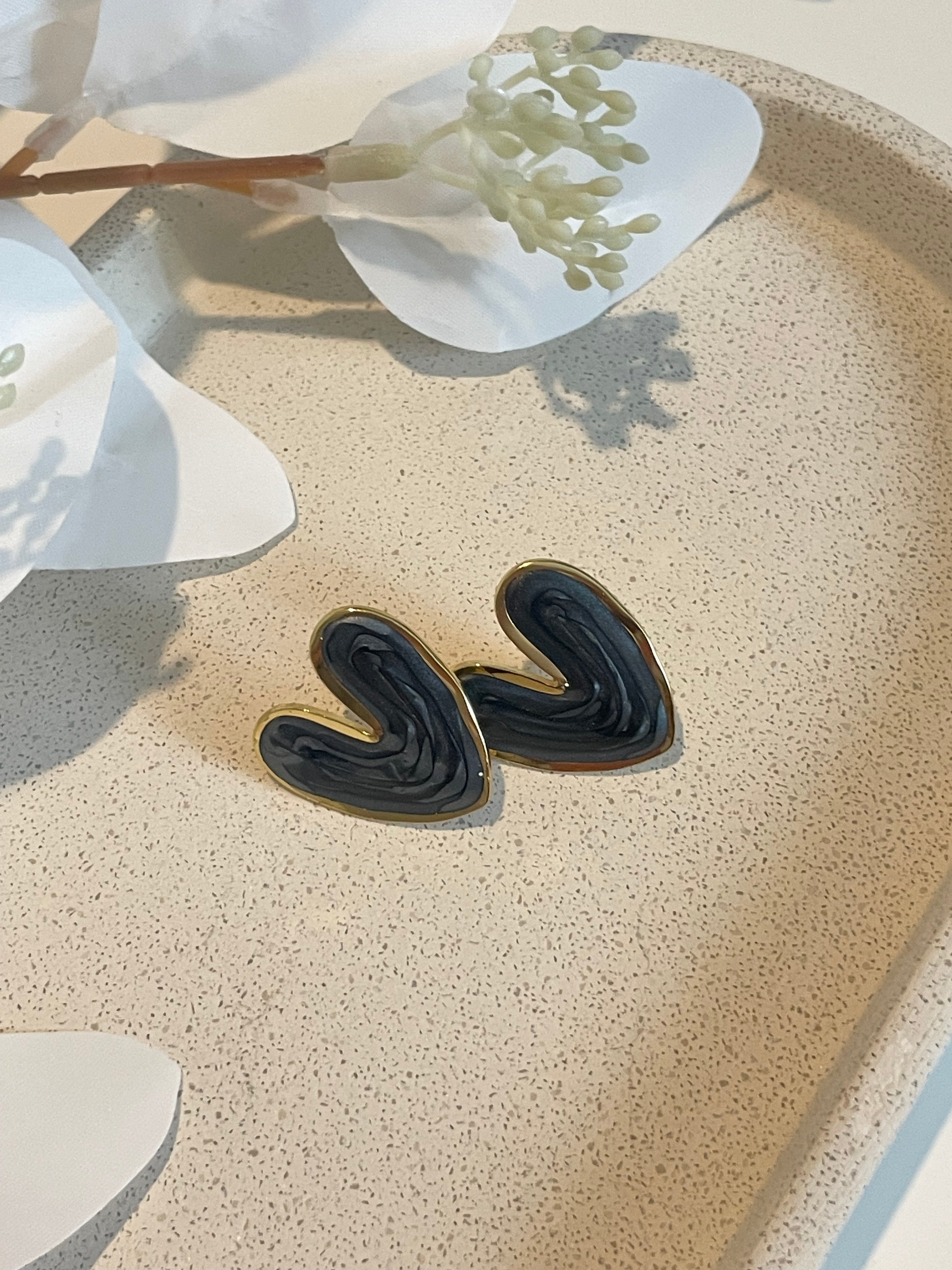 Boucle d’oreille cœur noir