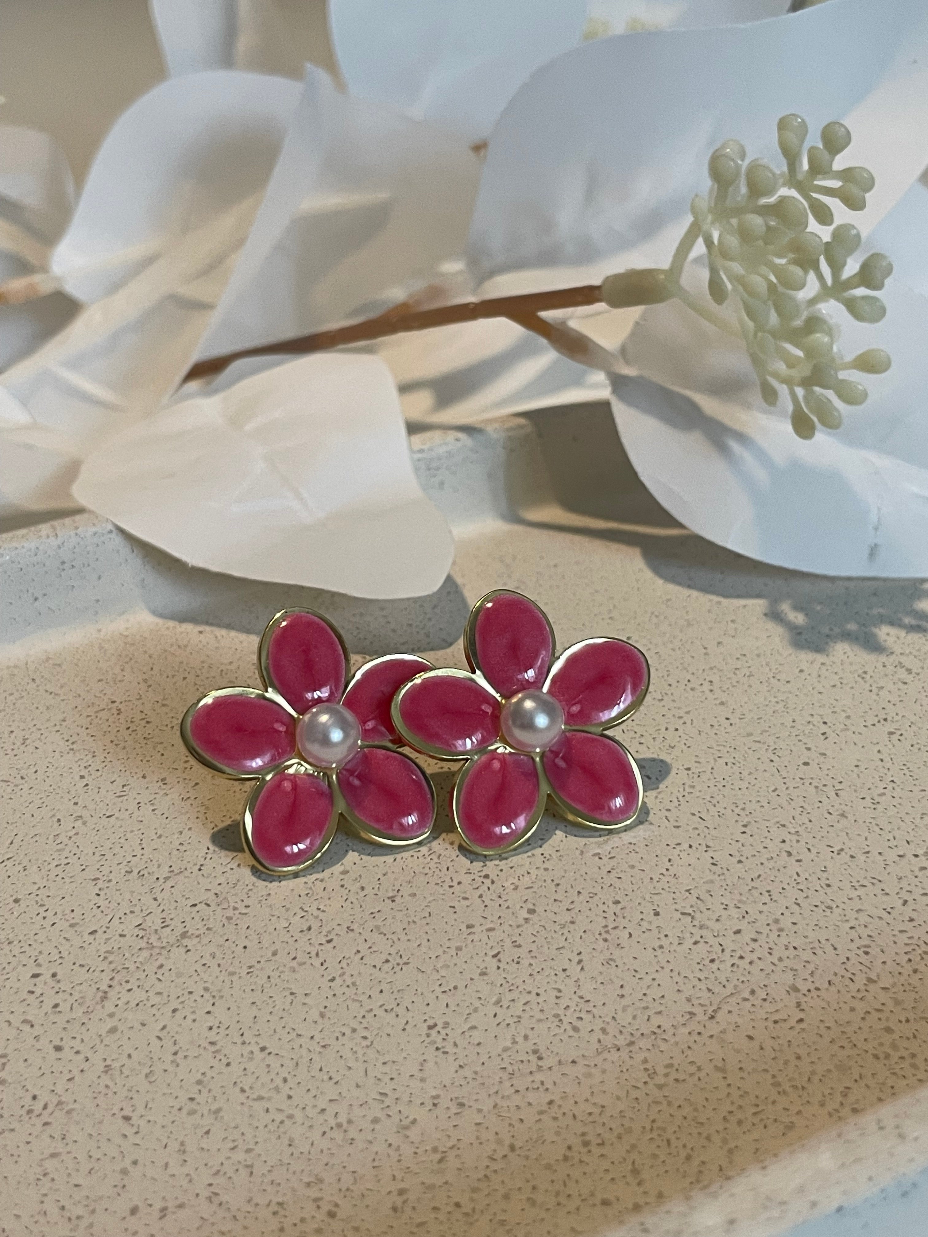 Boucle d’oreille fleur rose