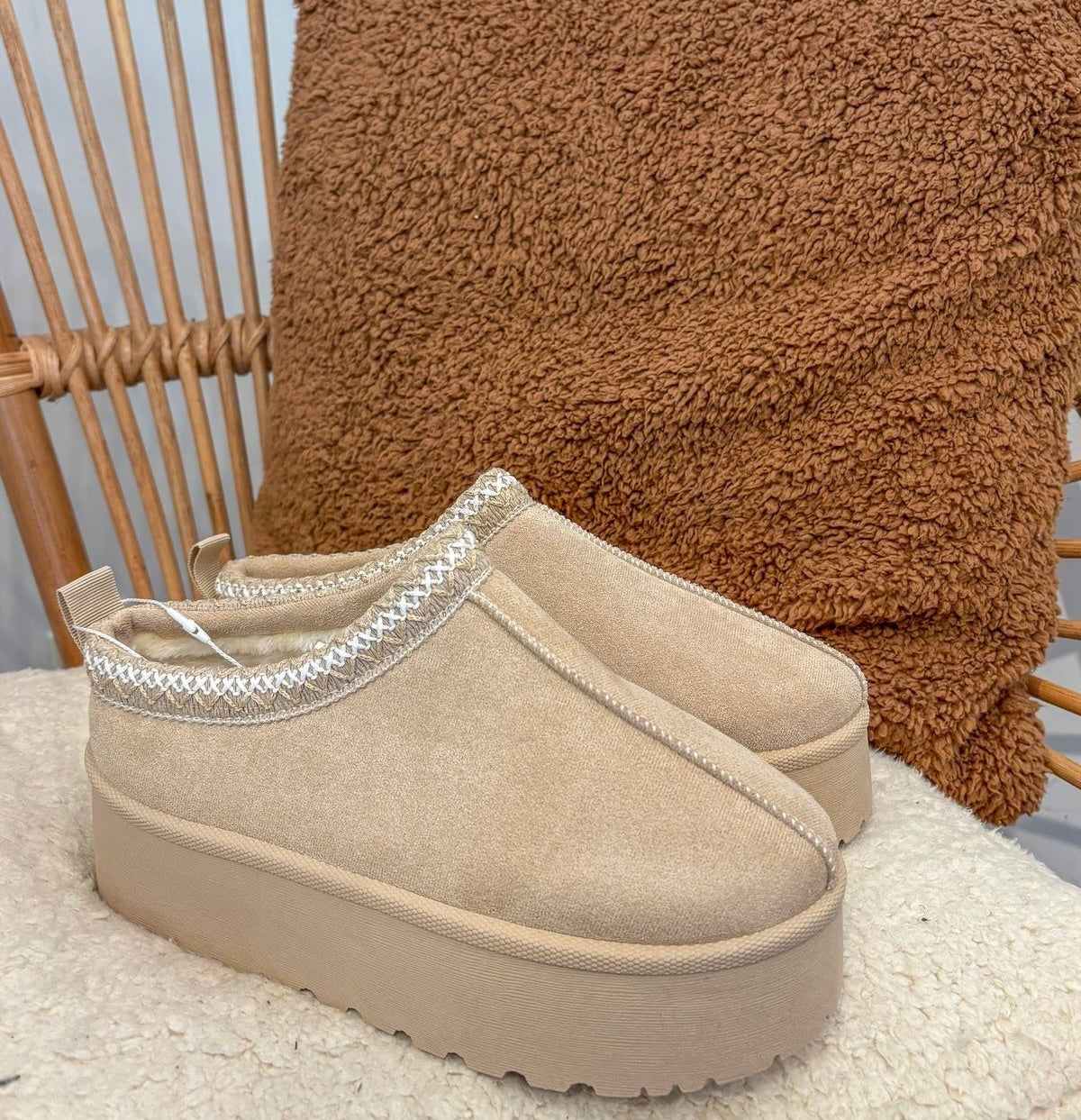CHAUSSONS PLATEFORMES BEIGE