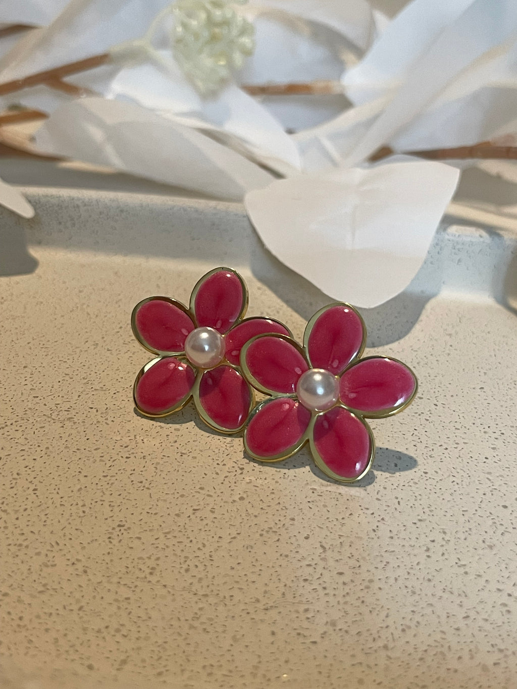 Boucle d’oreille fleur rose