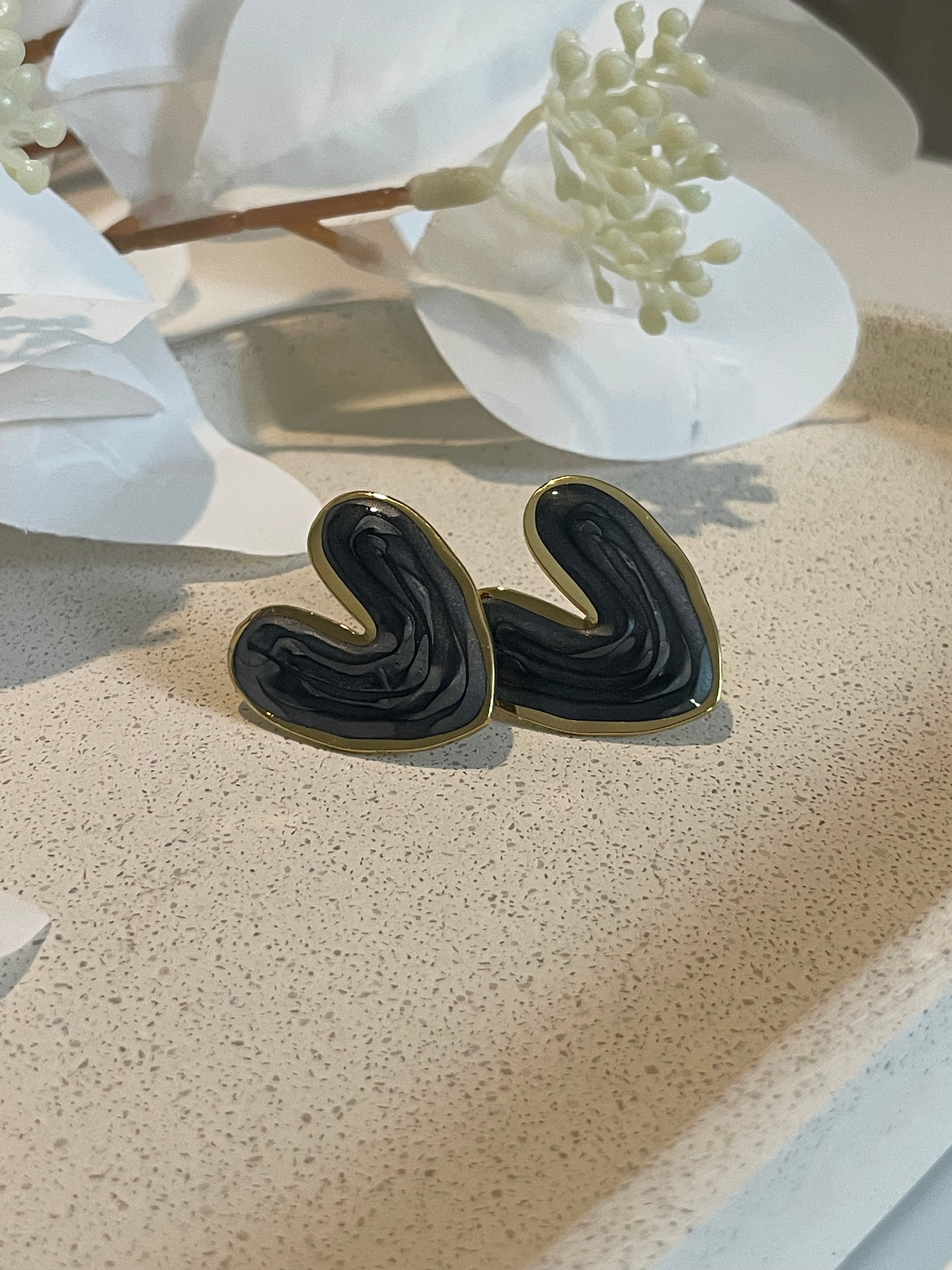 Boucle d’oreille cœur noir