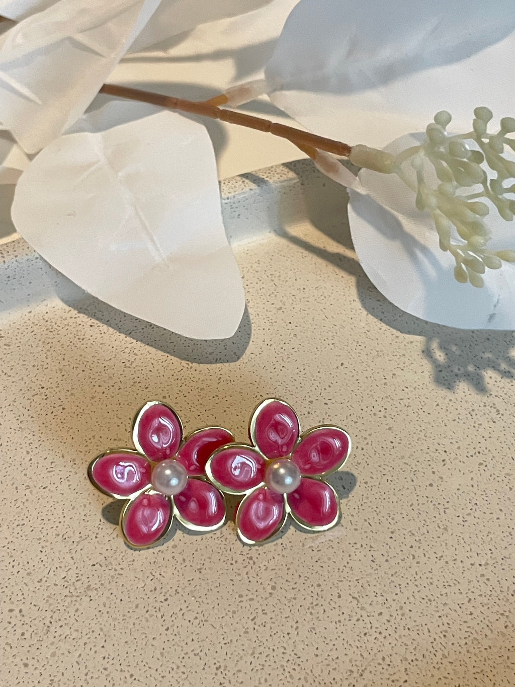 Boucle d’oreille fleur rose
