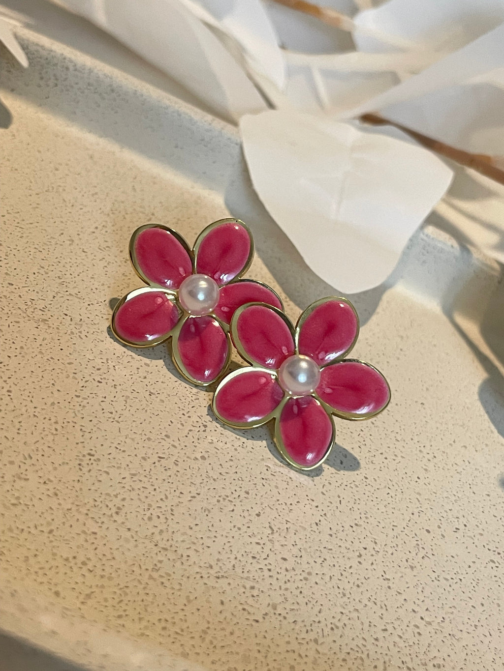 Boucle d’oreille fleur rose